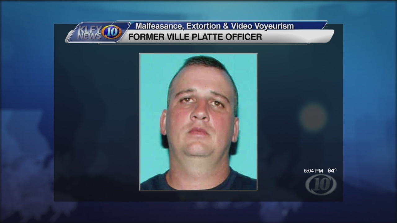SS NewsWire: Deal Awards $100k Over Officer's 'Deviant' Photos of Women